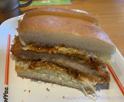 コメダ珈琲店 カツカリーパンのカロリーと糖質