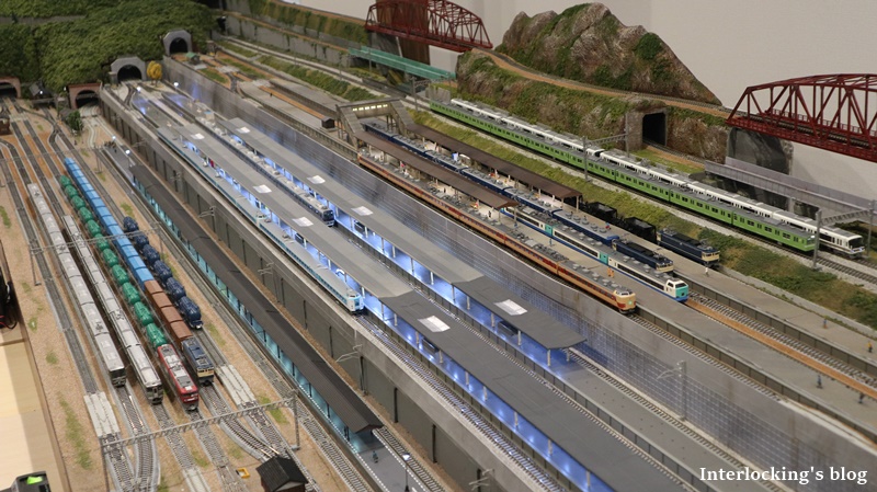 駅ホ-ムと跨線橋のジオラマ 跨線橋(1/80サイズ)発売中!! – 株式会社ポポプロ