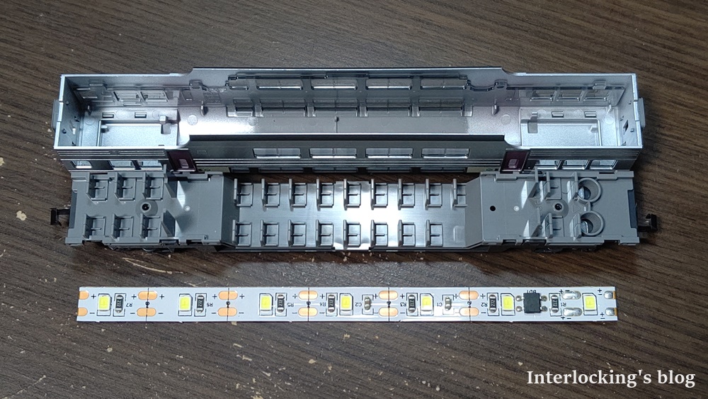 TOMIX 215系にグランライト室内灯を取り付ける - Interlocking's