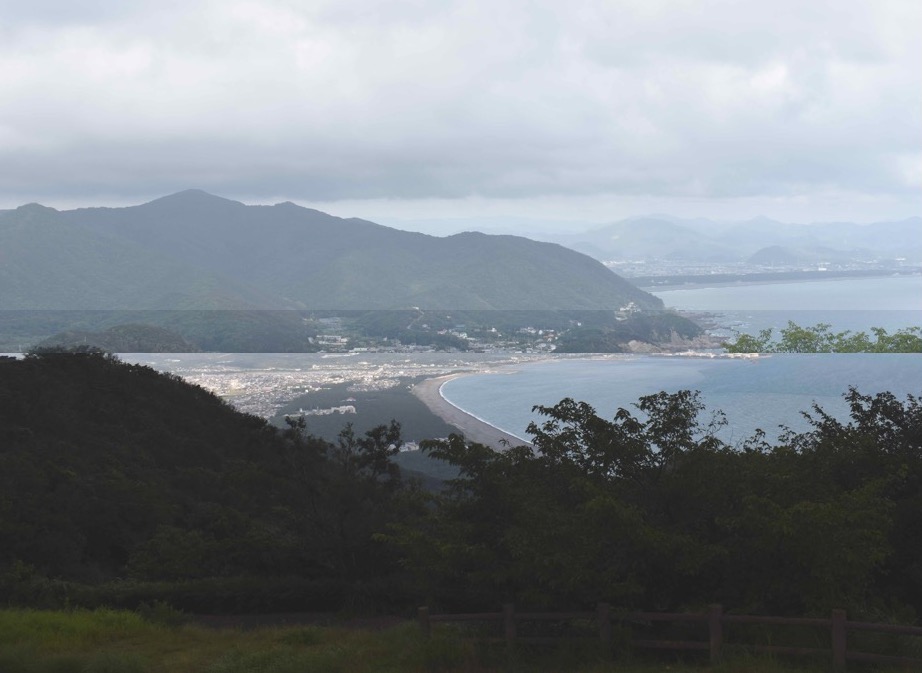 和歌山県美浜町日高町日ノ岬からの西山からの風景を合成した