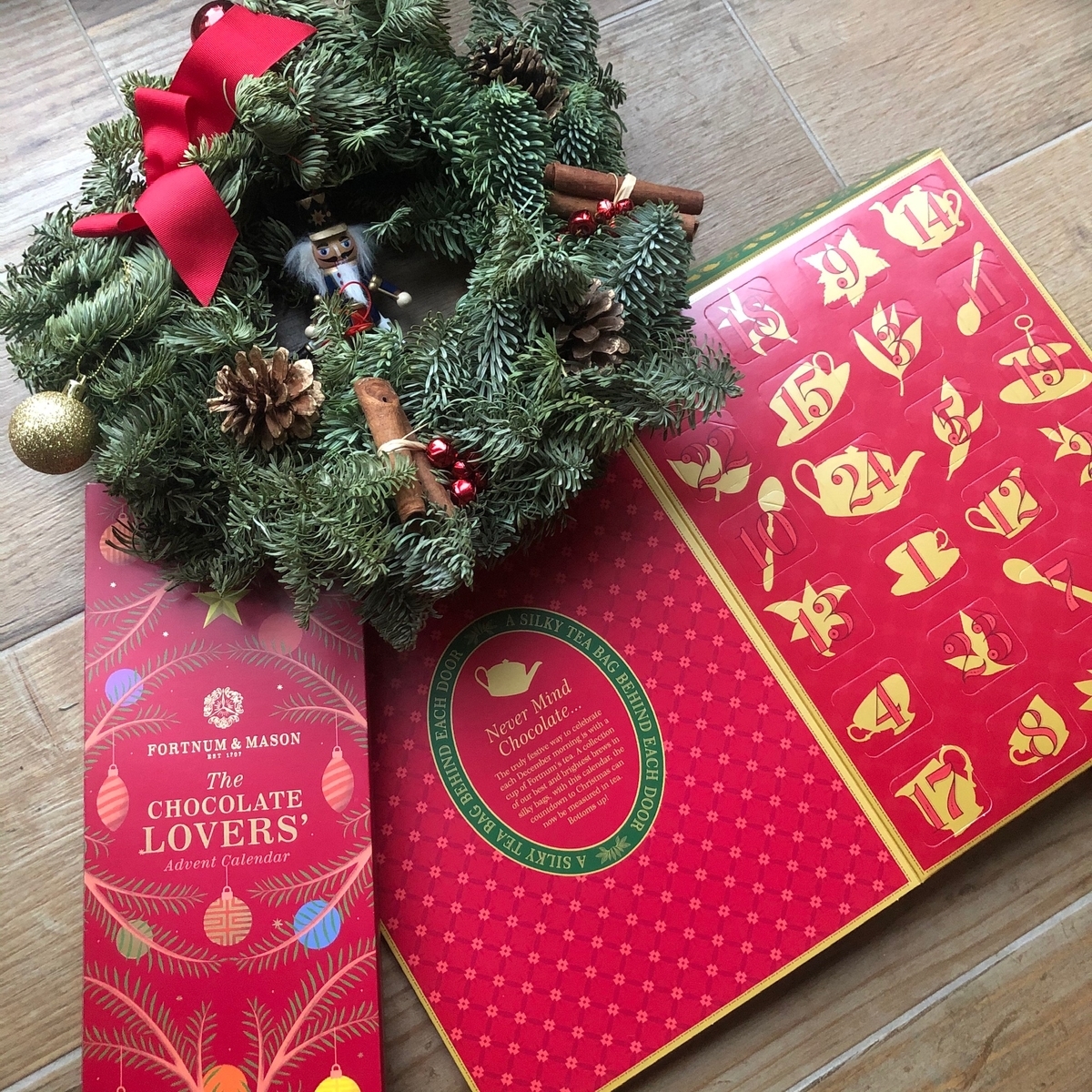 フォートナム&メイソン アドベントカレンダー 紅茶24缶付き