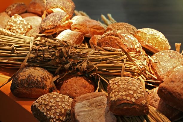 玄米や雑穀、全粒粉パンであっても血糖値を上げる