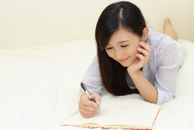 ベッド横にメモ帳を用意して頭にあることを書きだす
