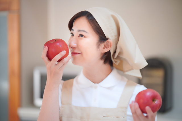 簡単に手に入る野菜や果物で、手軽に芳香蒸留水をつくる「キッチン蒸留」