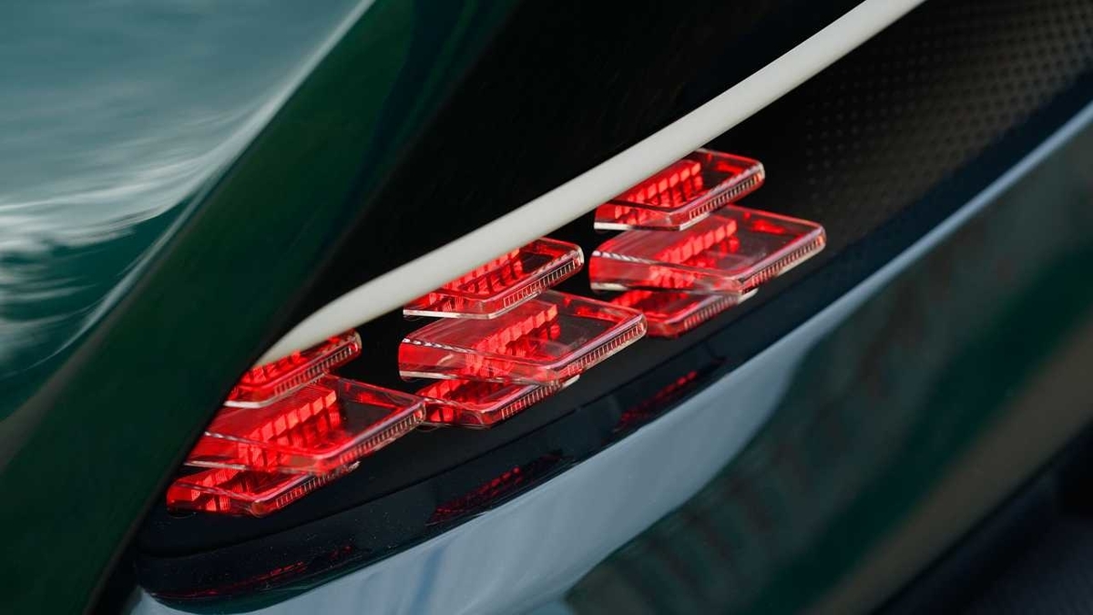 アメ車のマッスルカーだと思った アストンマーティン Victor 