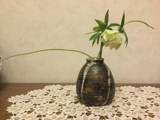 柳瀬和之氏の花入と茶花 季節の草花と一緒にお茶でも