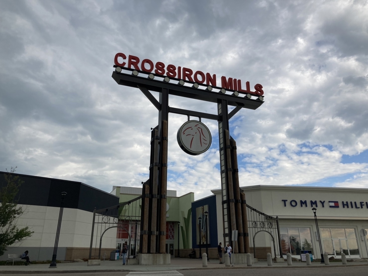 カルガリー最大のアウトレットモール、クロスアイロンミルズミルズ（CrossIron Mills）に行ってきた！ - カナダ生活1ねんせい