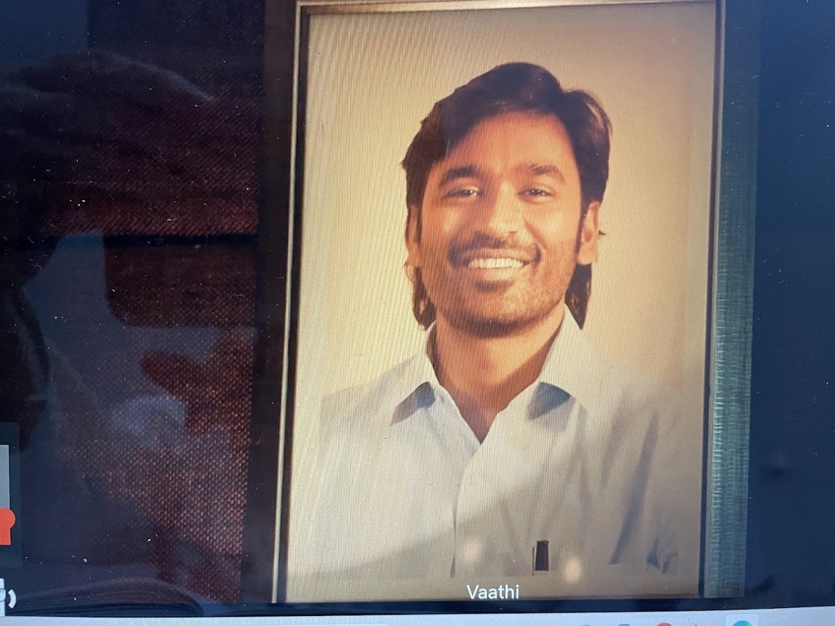 漫画のスタイルで子供たちと働く教師イラスト素材透過、PNGフリー画像ダウンロード - Pngtree, image size:1200x900