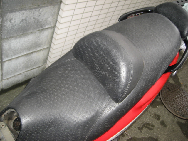 マジェスティ125 シート交換とリアボックス取り付け強化でリフレッシュ - ビルの谷間で暮らす、田舎の原付野郎 マジェスティ125 シート交換とリアボックス取り付け強化でリフレッシュ - ビルの谷間で暮らす、田舎の原付野郎