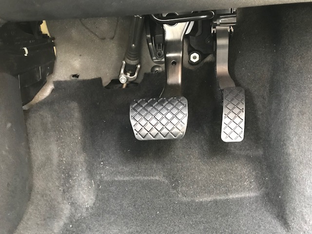 Audi A1 アクセルペダルカバーの取付は手ごわい Monologue Of Spend My Spare Time