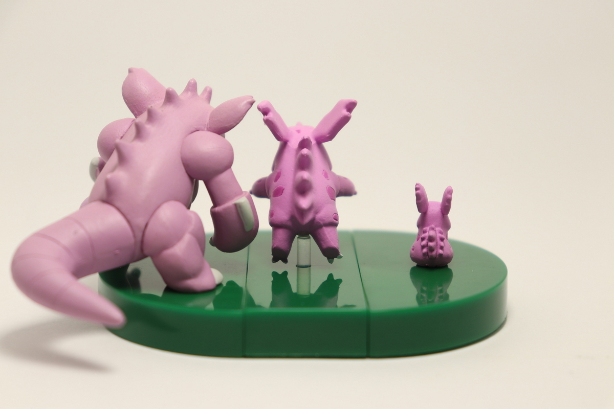 立体ポケモン図鑑　ニドラン♀セット Amazon.co.jp: ポケモンセンター オリジナルスケール 世界関東