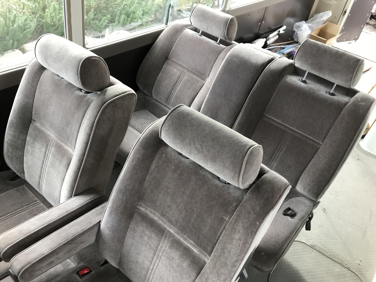 トヨタ コースター シート 1人掛けと2人掛け