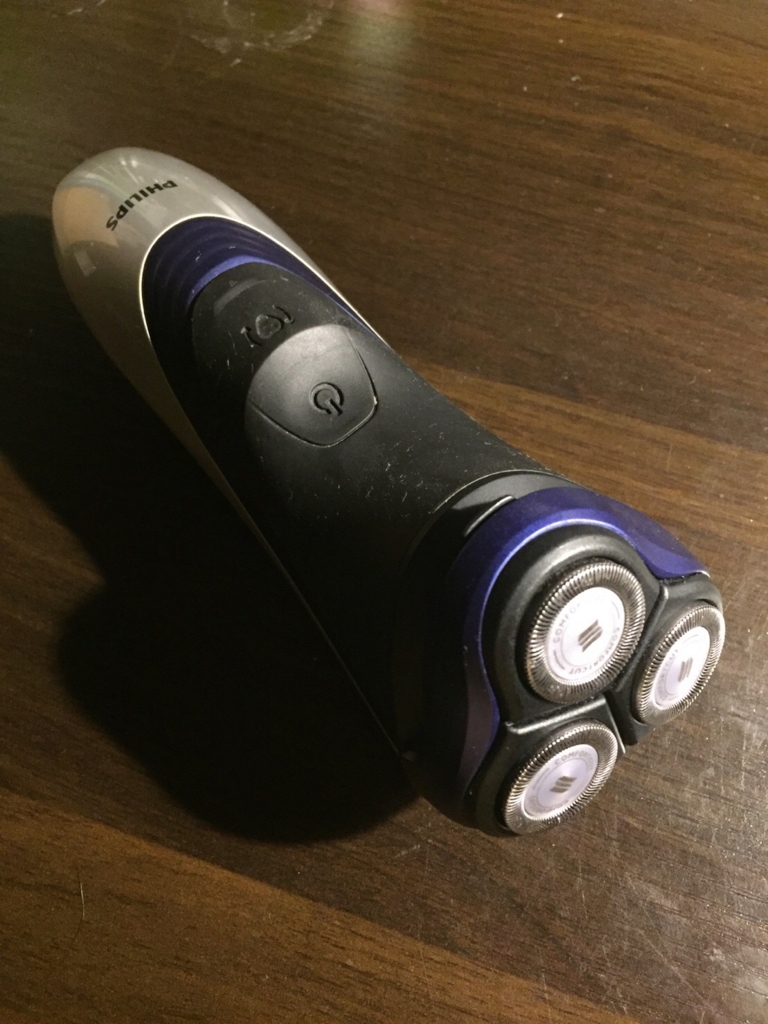 大学生の 髭剃りデビューーーー シェーバー そのまんま大学生 悟り系モラトリアマー