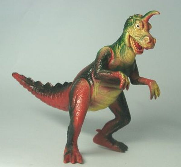 春の氷山にひそむ影 - 遊びをせんとや生まれけり