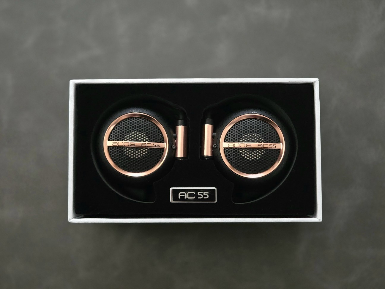 aune audio AC55 レビュー︰懐かしい耳掛けが現代型に進化したオープン