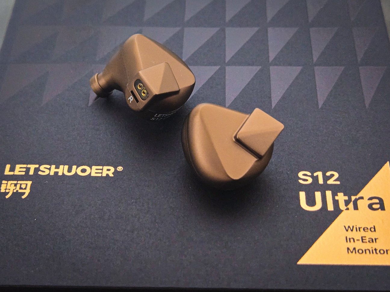 LETSHUOER S12 Ultra 有線イヤホン ケース・箱付き LETSHUOER S12 Ultra レビュー︰S12シリーズの集大成。解像感と音楽性