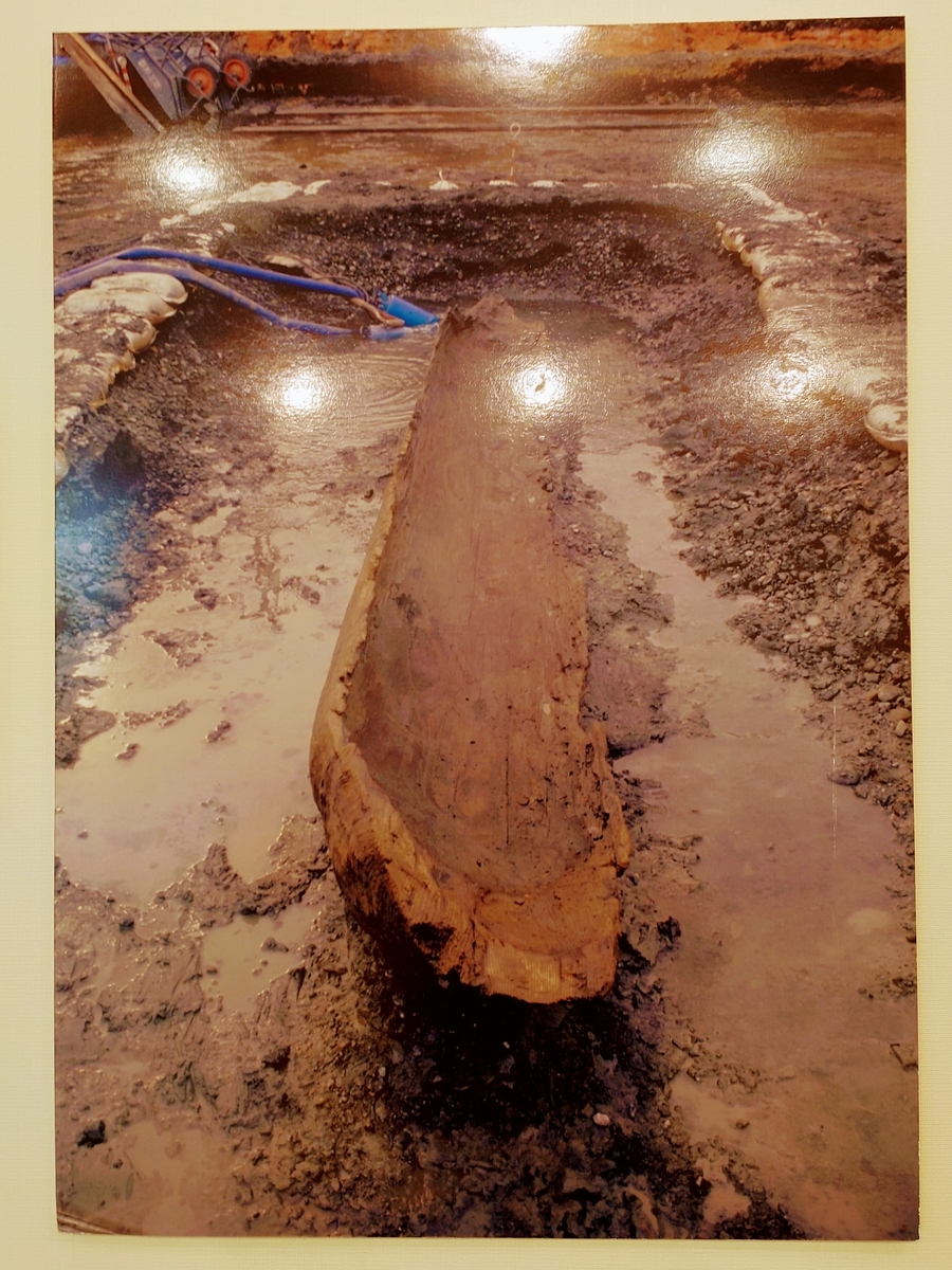 葛籠尾崎湖底遺跡資料館②】発掘された丸木舟【湖成鉄が付着した縄文