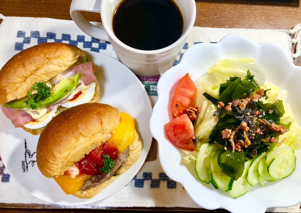 ハンバーガー風サンドイッチの ランチ