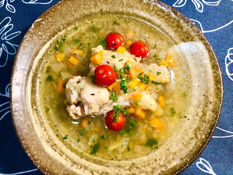 鶏肉のスープ煮を撮った写真