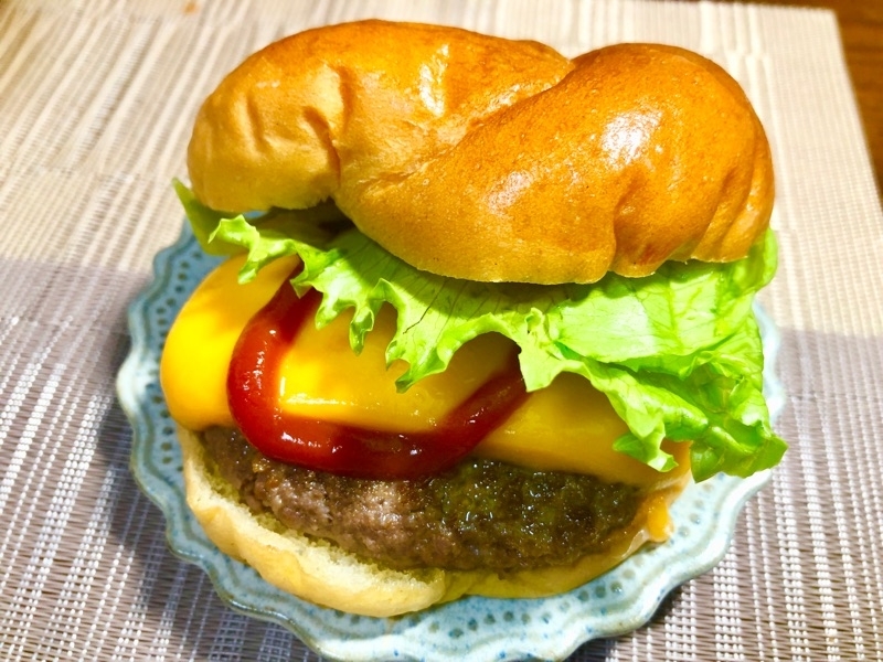 手作りチーズバーガーを撮った写真