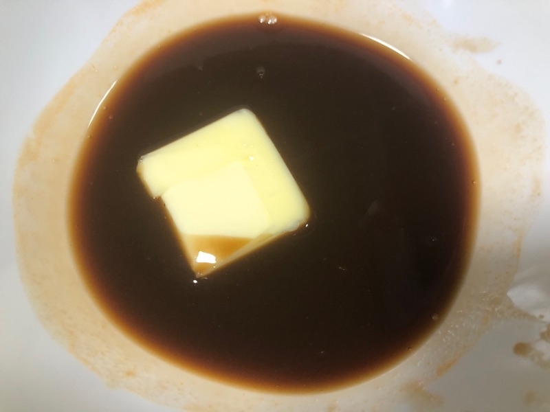 赤ワインソースの材料を入れて撮った写真