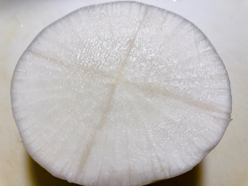 大根に切り込みを入れて撮った写真