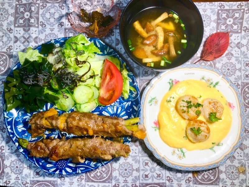 夕飯の食卓を撮った写真