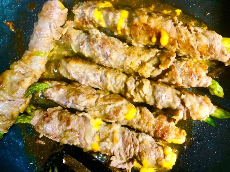 アスパラガスとチーズの牛肉巻きを撮った写真