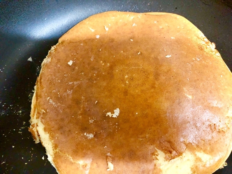 低糖質のパンケーキを焼いているところを撮った写真