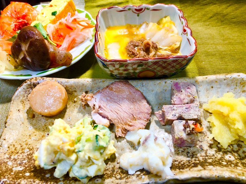 おせちとすき焼きを撮った写真