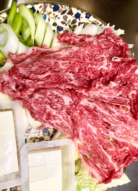 すき焼きの具材を撮った写真