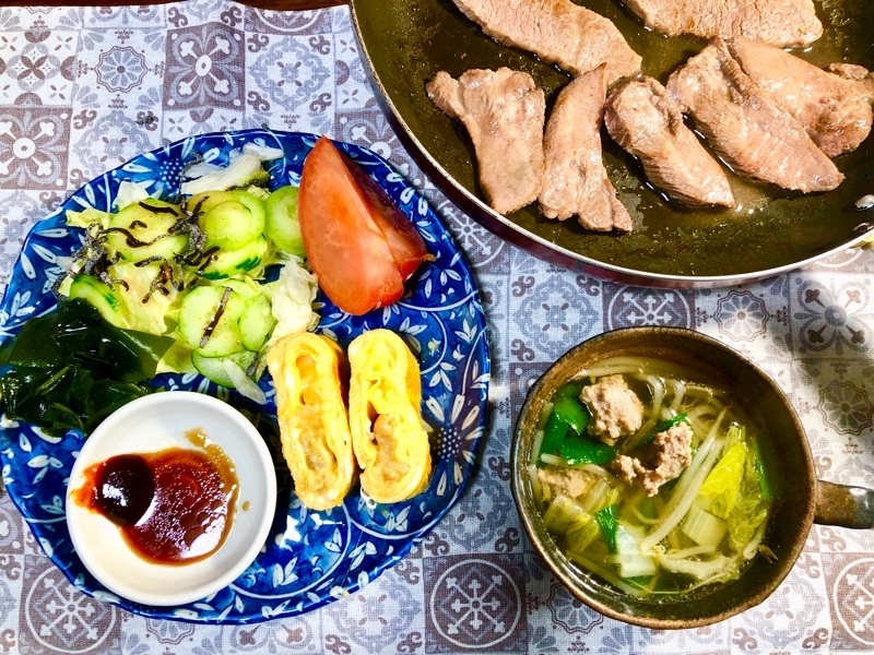 フライパン焼き肉とタラコチ－ズの卵焼きを撮った写真