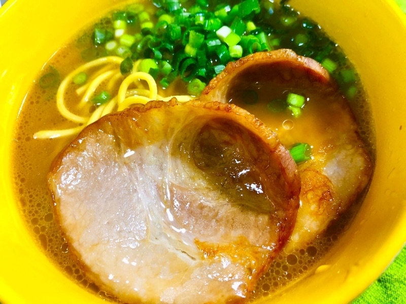 あぶりチャーシュー風の豚骨醤油ラーメンを撮った写真