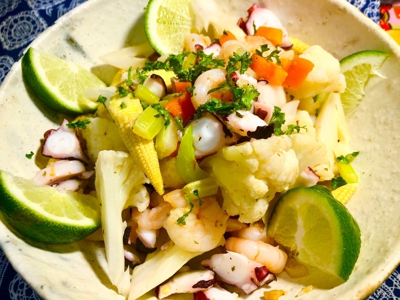 カリフラワーとタコの炒め物を撮った写真