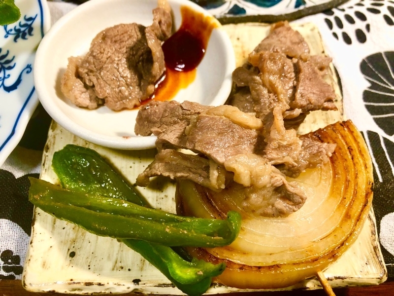 焼肉を取り分けて撮った写真