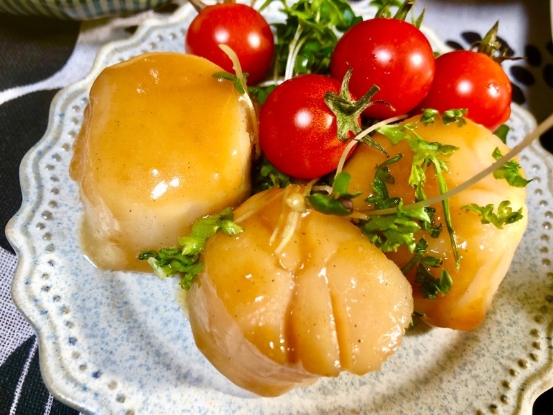 ホタテのバター醤油焼きを取り分けて撮った写真