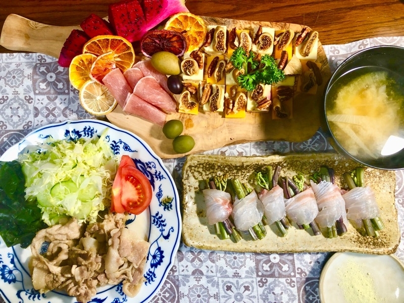 ドラゴンフルーツとチーズとドライフルーツの盛り合わせ