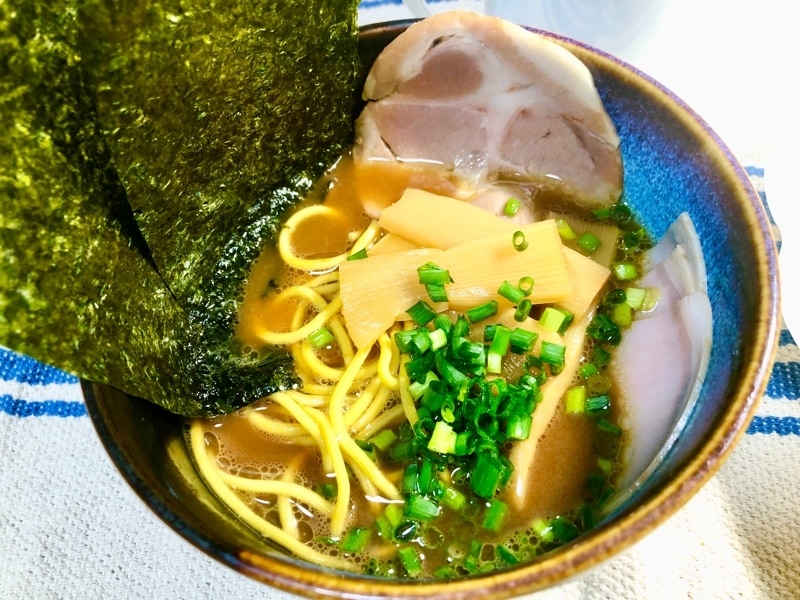 低糖質麺の醤油とんこつラーメンを撮った写真