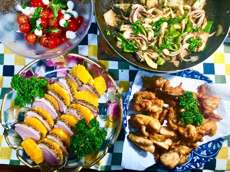 NEXZデビューお祝いの大皿料理を撮った写真
