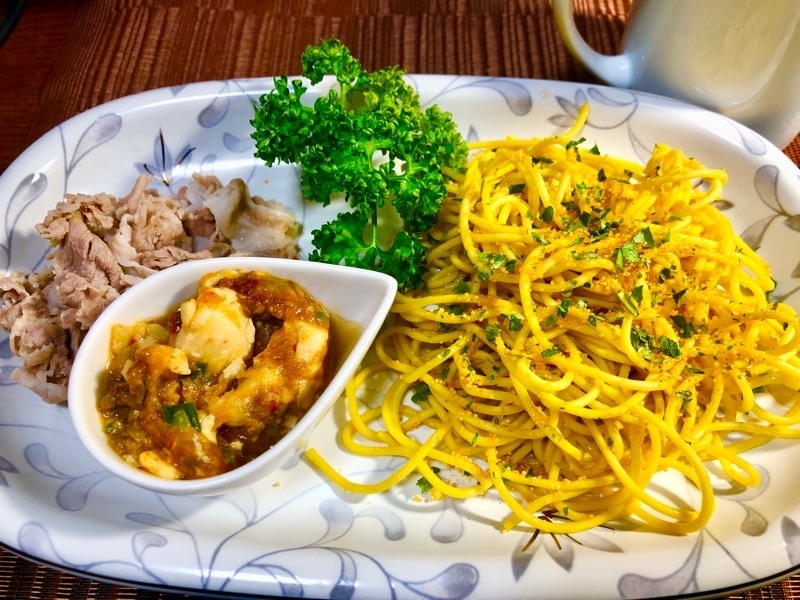 冷凍おかずの豚しゃぶにマーボ豆腐を撮った写真