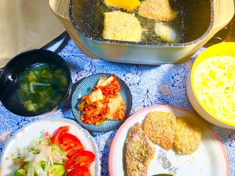 卓上フライの食卓を撮った写真