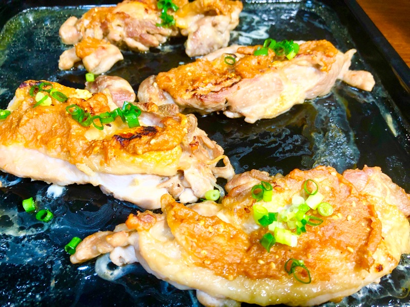 チキンのみそ焼きをオーブンから出して撮った写真