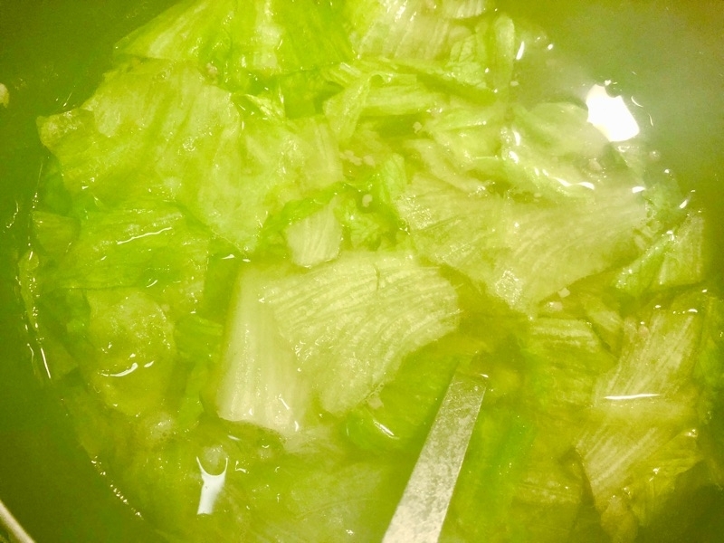 レタスの中華スープを撮った写真
