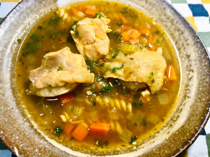 鶏のカレースープ煮込みを取り分けて撮った写真
