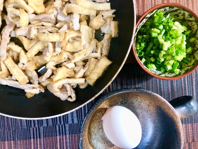 釜揚げうどん風の付け合わせを撮った写真