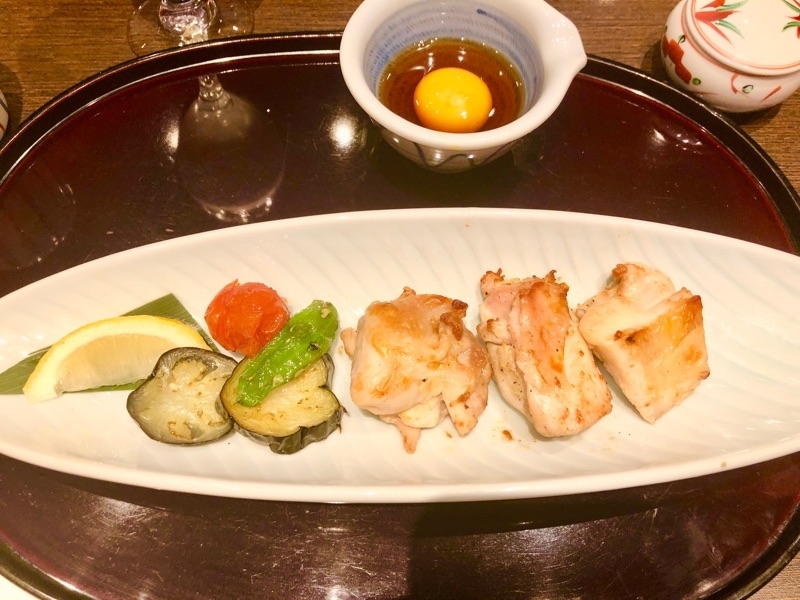 焼き鶏ももと野菜を撮った写真