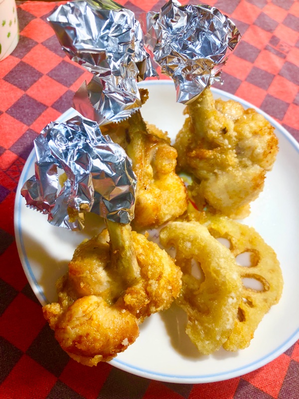 チューリップ唐揚げカレー風味を取り分けて撮った写真