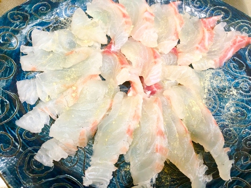 鯛にワサビ塩をかけて撮った写真