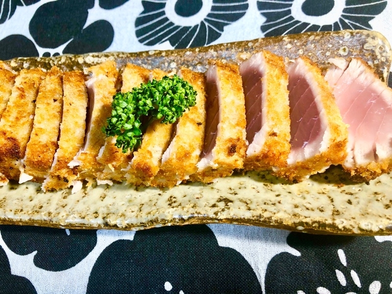 マグロカツを切って撮った写真