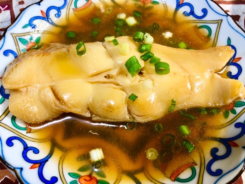 カレイの煮つけを撮った写真